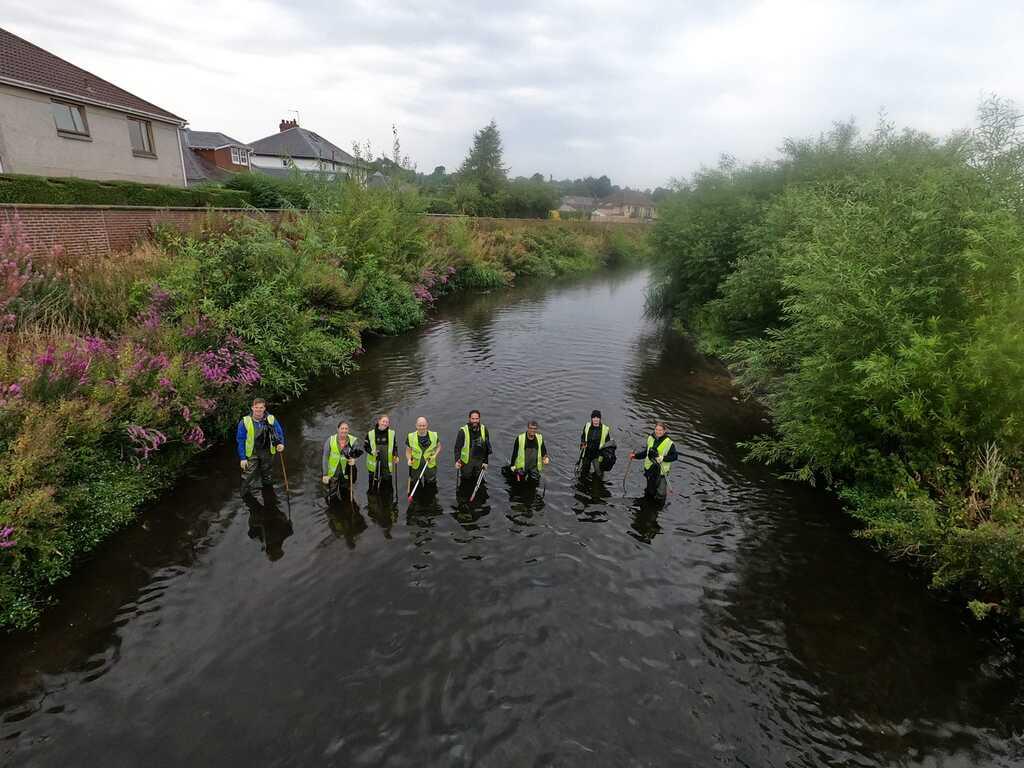 volunteers working on the Water of Leith